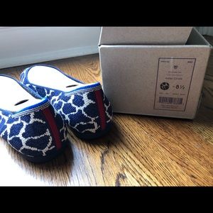BNIB 8.5 Limited Edition Giraffe Rothys Points
